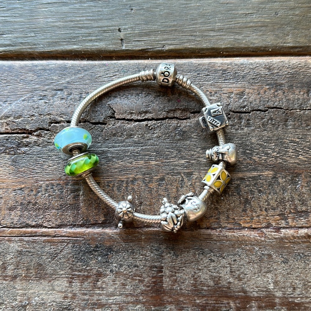 Pandora bracelet 7.5” with 8 beads - Picture 2 of 7